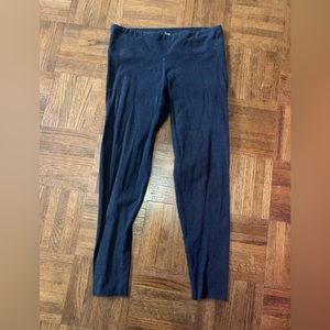 **2 for $15** 🛍️TNA Aritzia Grey Capri Tights XS